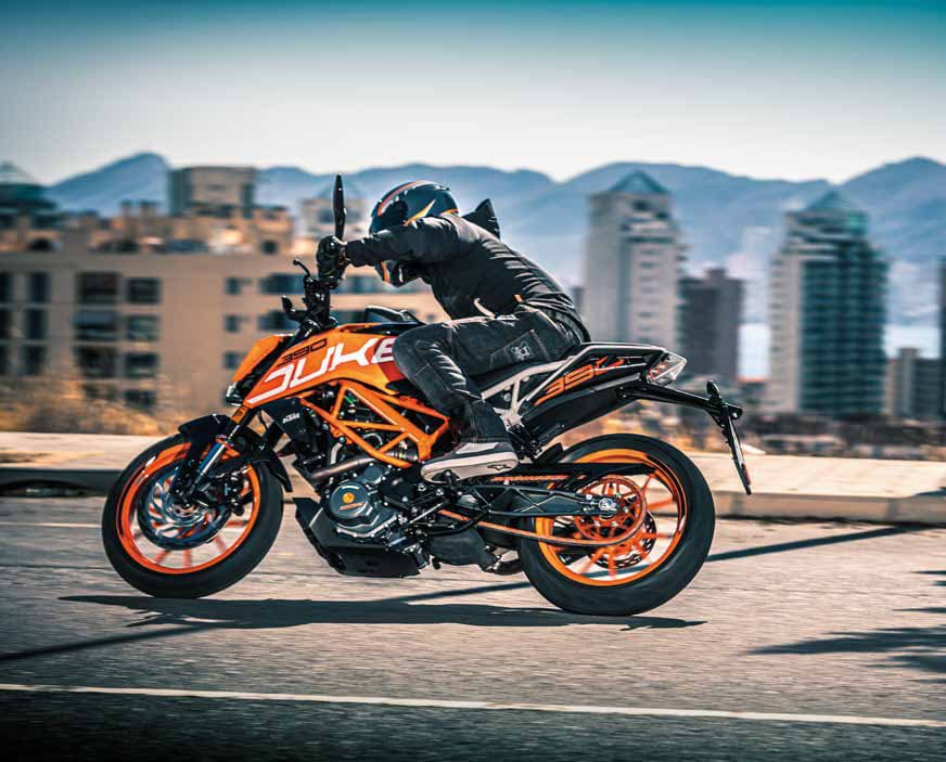 KTM 390 Duke görseli