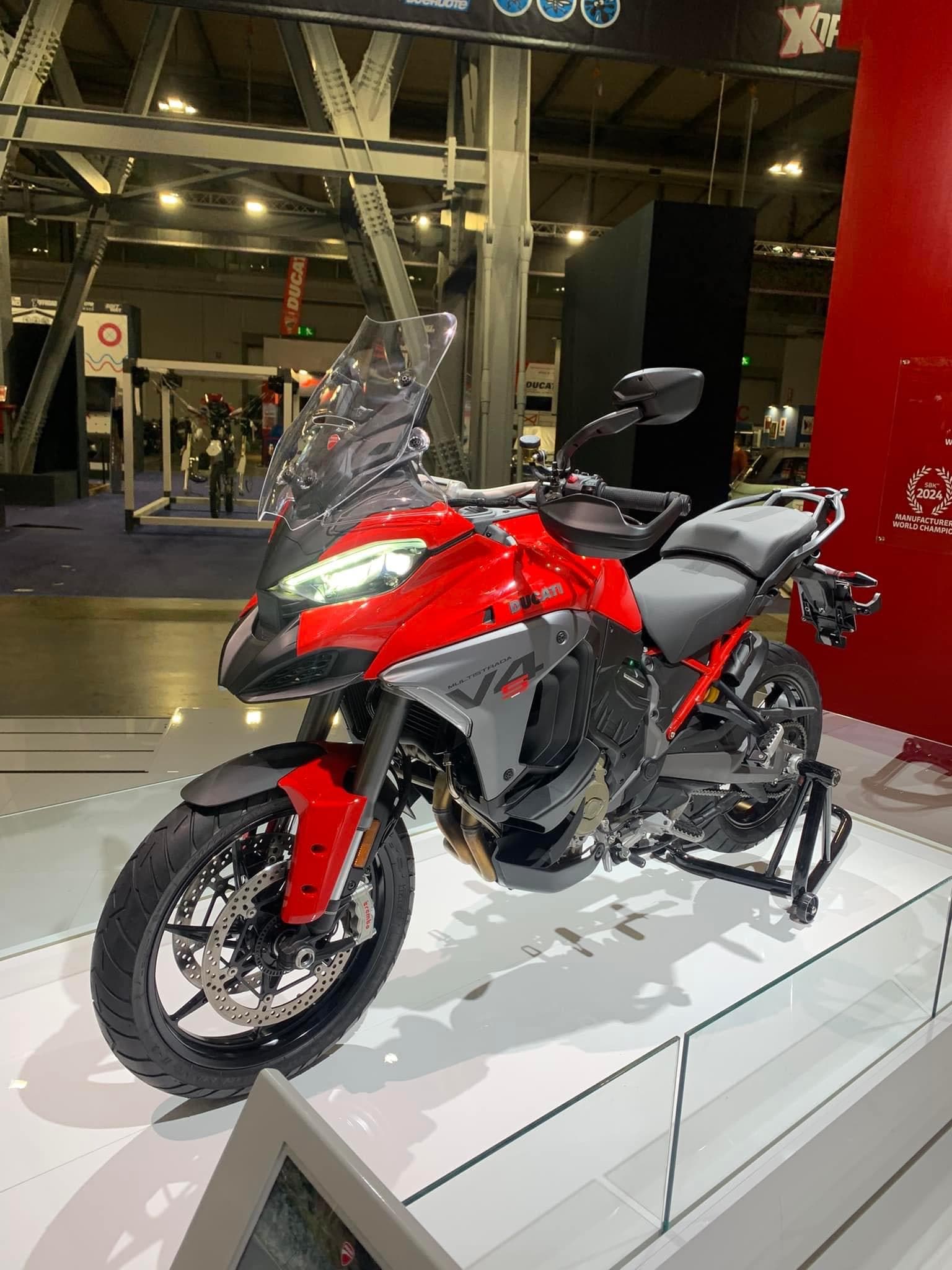 Ducati Multistrada V4 görseli