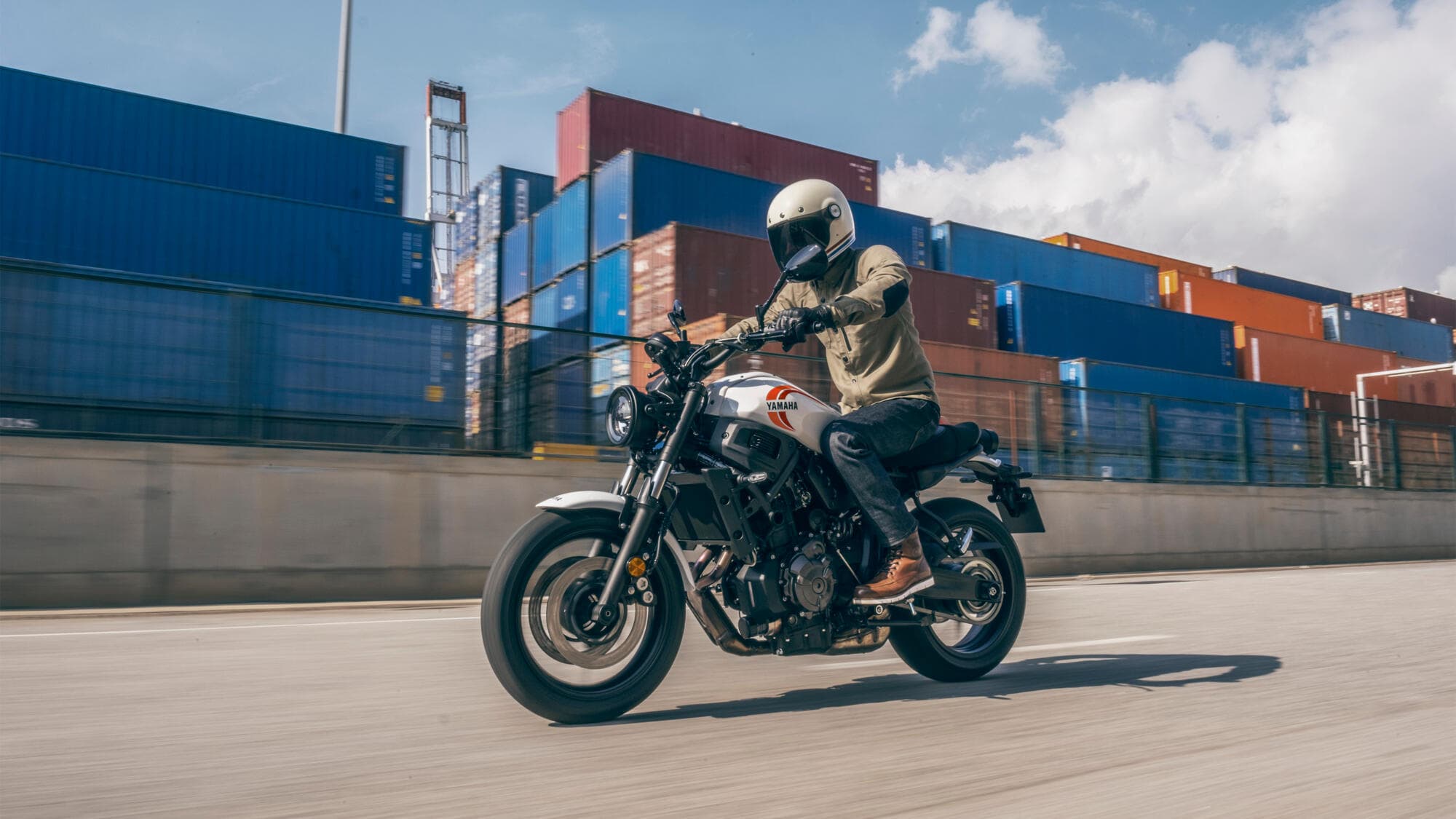 Yamaha XSR700 görseli